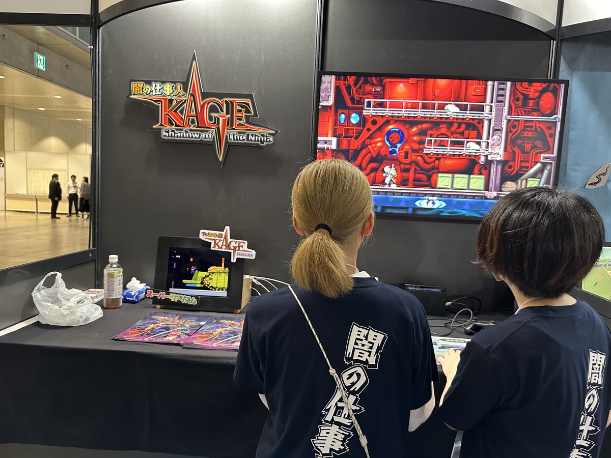 TENGO_PROJECT's tweet photo. TGS2023 ビジネスデイ1日目始まりました！
インディーゲームコーナー　ナツメアタリブースにてお待ちしております！
#KAGE #闇の仕事人 #TGS2023 https://t.co/x2SwjaBfjV