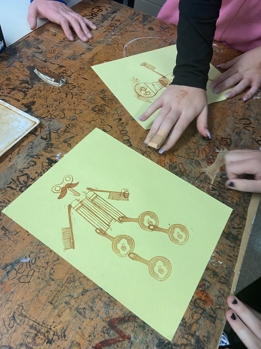 carloe's tweet photo. SRB Art students enjoyed WonderBot printing! https://t.co/SK7Fzf57Lr