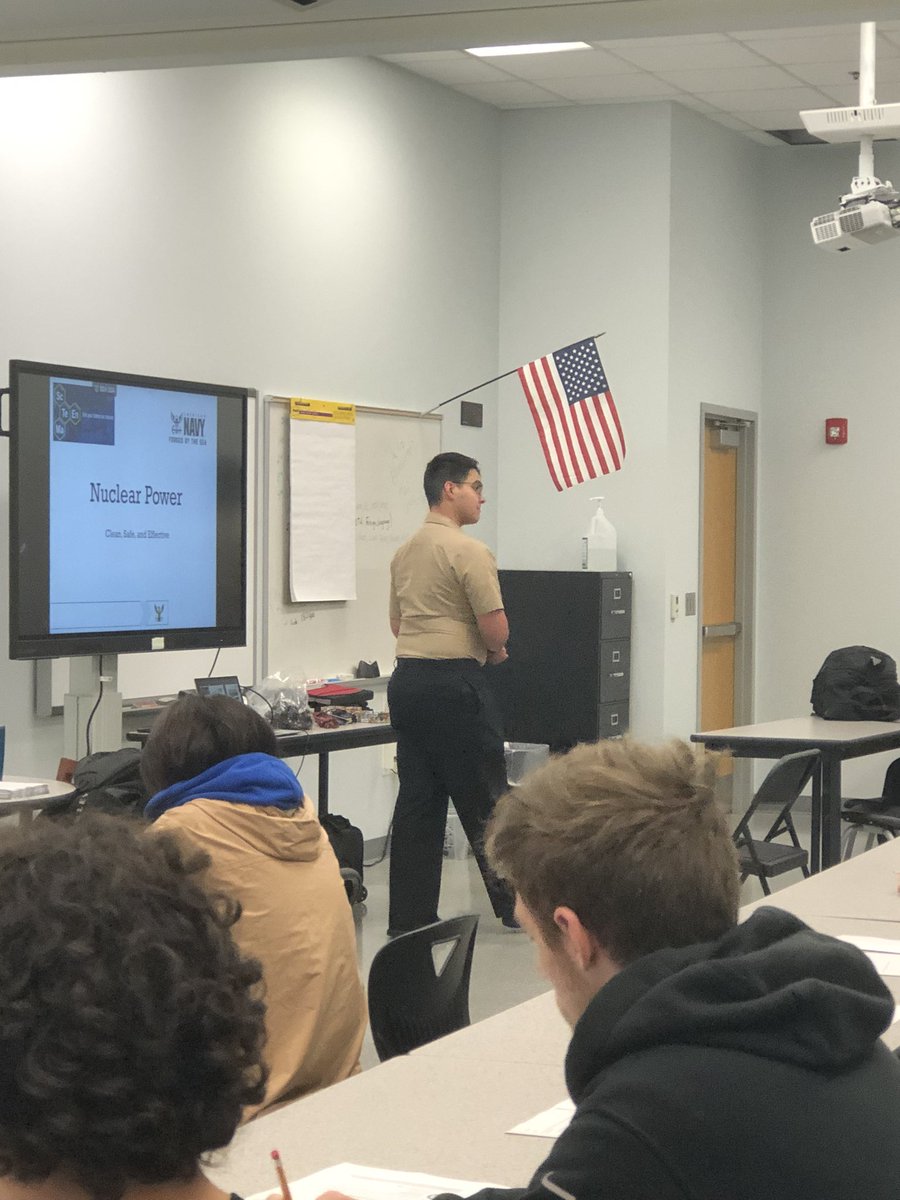 Nuclear Machinist Mate Nathaniel Garrett helps MLCHS Chemistry students built some background knowledge for their upcoming nuclear chemistry unit! <a href="/MLCTitanNation/">MLCTitanNation</a> <a href="/shelbycountysch/">Shelby Co Schools Ky</a>