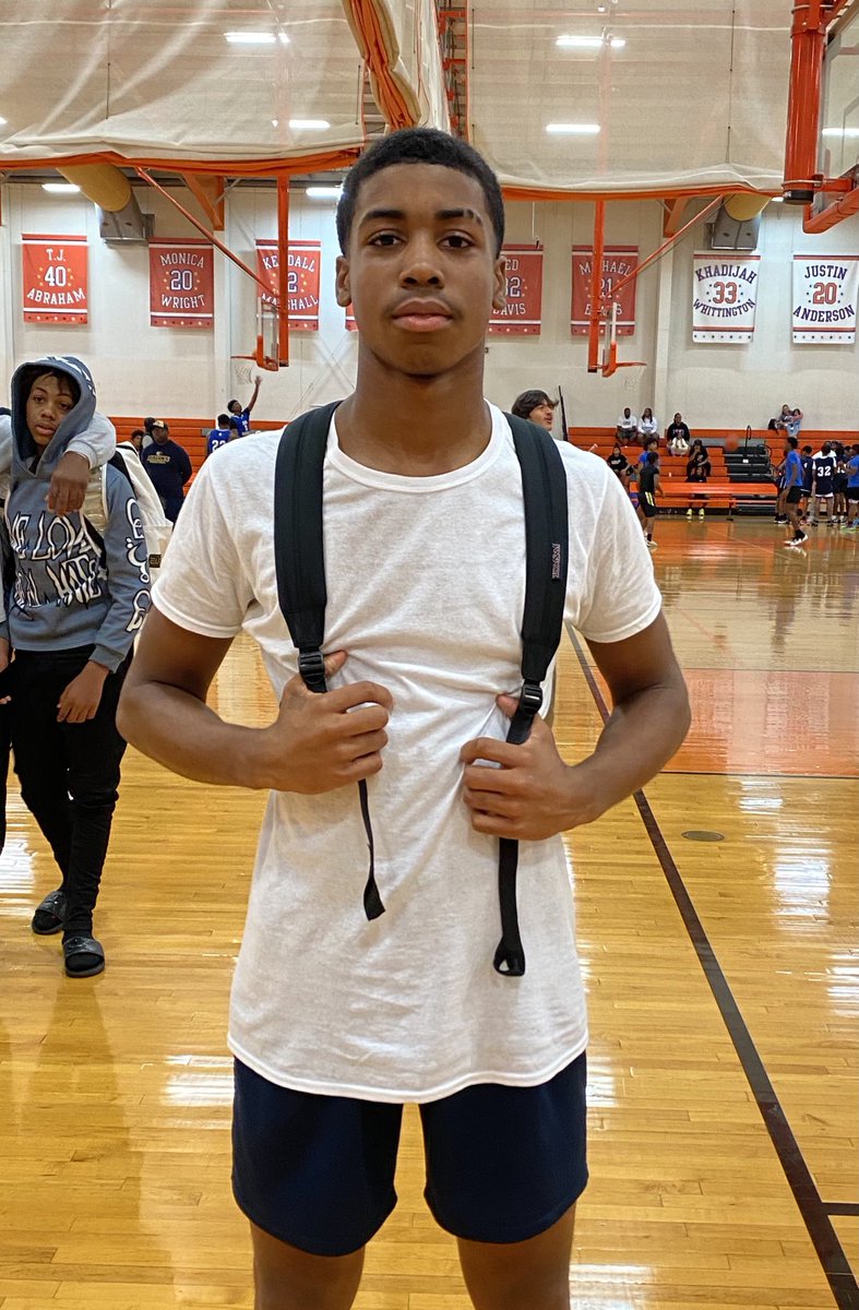 NorfolkKnights's tweet photo. Watch for Western Branch 5’10 2027 Antuan Barnes. Mixes a crafty, quick handle with a strong frame and the ability to bully his man and get to the rim. Either way, he can get to the rim! #BigShots #BooWilliamsFallLeague @BigShotsToday @BigShotsGlobal https://t.co/9YxuvJRlIs