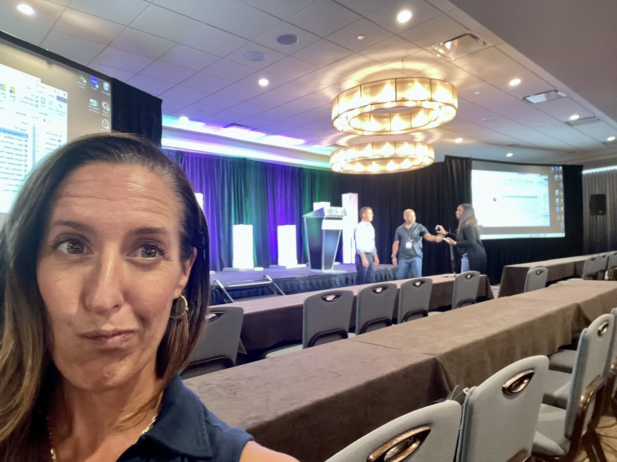 I make weird faces when I spy on speakers doing their practice run throughs…. #sourcecon <a href="/ERE_net/">ERE.net</a> <a href="/SourceCon/">SourceCon</a> #minneapolis <a href="/jimstroud/">Jim Stroud</a> <a href="/MNHeadhunter/">Paul DeBettignies</a>