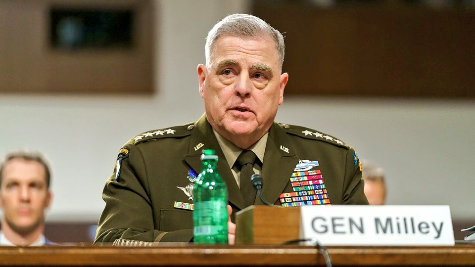 s_butler2015's tweet photo. @Victorshi2020 May make some wonder what the Senator from Alabama #Tuberville has been trying to block all along...🤔

Anyway...
CONGRATS #GeneralBrown 🫡

Thank you for your service #GeneralMilley 🫡 https://t.co/l83jkcgTmS