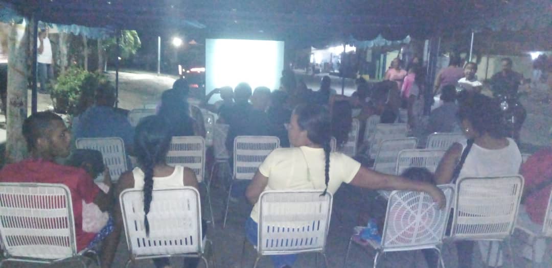 Como todo los miércoles el municipio Juan José Mora en sintonía de el programa de los Chavistas @Conelmazodando en esta oportunidad en Palma Sola, #Moron dice #PrimariasNoHay <a href="/dcabellor/">Diosdado Cabello R</a> <a href="/ConElMazoDando/">Con el Mazo Dando</a> <a href="/avilaelguerrero/">Jose Avila</a>  <a href="/Alirio10sanchez/">Alirio Sánchez</a>