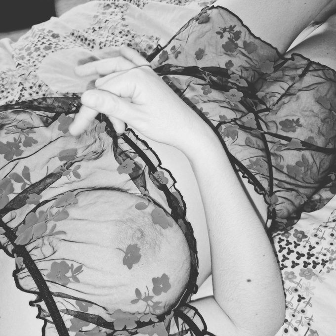 Who wants to be lucky one to get a new video this weekend? https://t.co/Dpczf1wKah