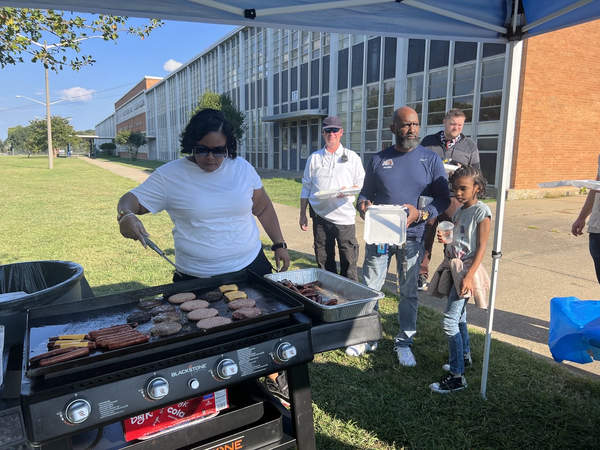Richmond High School for the Arts (@wytheschool) on Twitter photo Back2School night went well! Thanks to our PTA for assisting with feeding staff, students and families! <a href="/KevinOlds7/">Kevin Olds</a> <a href="/TishaErby/">Tisha Erby</a> <a href="/WytheCantWait/">#WytheCantWait ❤️🤍💙🐶</a> <a href="/RPS_Schools/">Richmond Public Schools</a> Back2School night went well! Thanks to our PTA for assisting with feeding staff, students and families! <a href="/KevinOlds7/">Kevin Olds</a> <a href="/TishaErby/">Tisha Erby</a> <a href="/WytheCantWait/">#WytheCantWait ❤️🤍💙🐶</a> <a href="/RPS_Schools/">Richmond Public Schools</a>