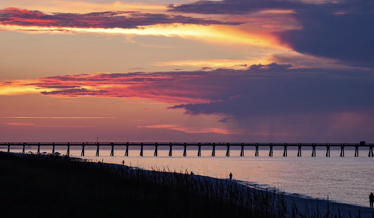 The_Boricua_AMC's tweet image. Florida sunset sky … you look at me and I want to catch on fire 😍 #ParadiseLiving #FloridaPanhandle