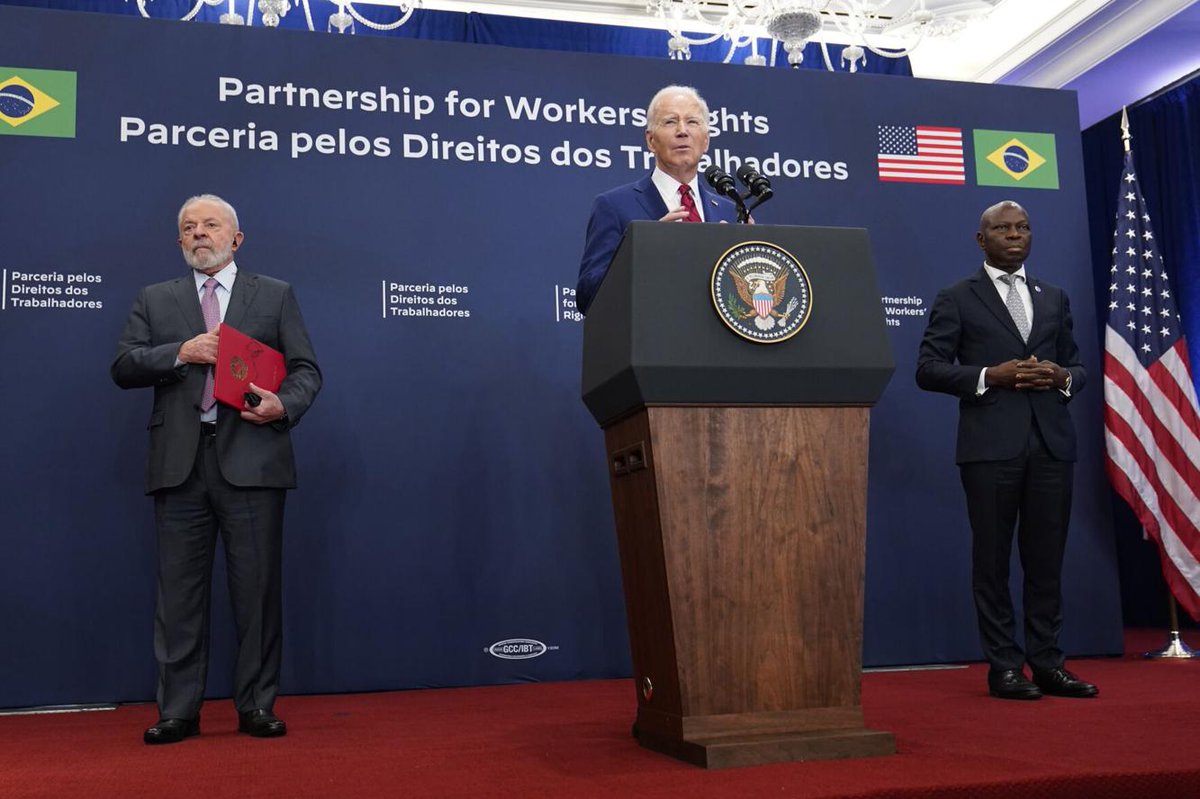 ChrisDJackson's tweet image. 🚨 After hosting three diplomatic events and then two campaign events today, President Biden is finally back at the White House.

I'll say it again: Joe Biden is up to the job BECAUSE HE IS DOING THE DAMN JOB.