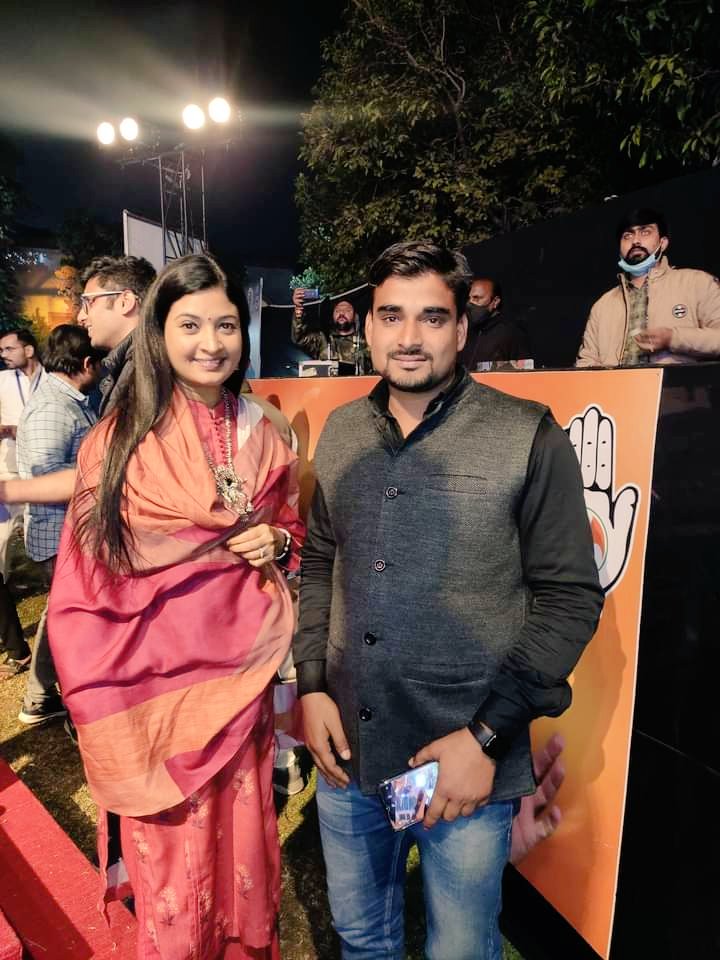 जन्मदिन की ढेर सारी शुभकामनाएं Alka Lamba   जी...!
एक अच्छे वक्ता के रूप में आपसे बहुत कुछ सीखने को मिलता है । Happy birthday 💐
<a href="/LambaAlka/">Alka Lamba 🇮🇳</a>