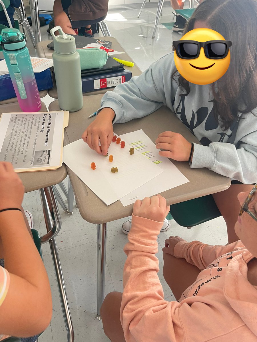 Mrs_Bozard's tweet image. Ss learned about the different types of governments and presented using #sketchandtell @eduprotocols @MTPSpride @BayshoreMiddle @lvanglahn