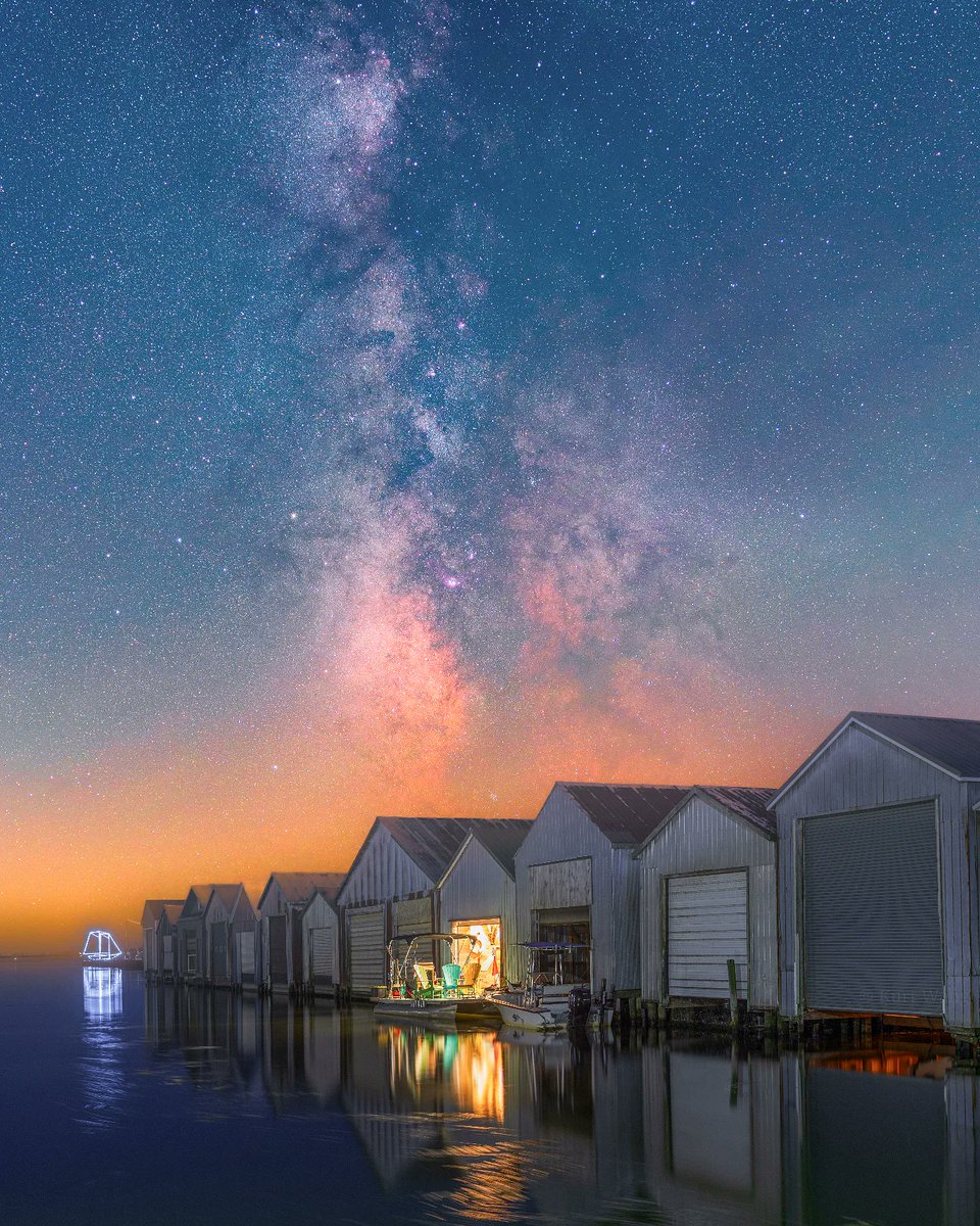 GN! Boat houses under the milkyway