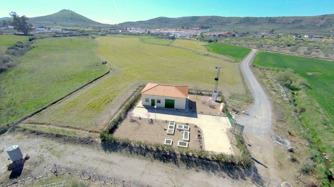 Consorcio Promedio (@promediobadajoz) on Twitter photo ❔ Oculta a la vista, esta depuradora #EDAR compacta da servicio a una pequeña localidad del sur de la provincia de Badajoz con historia milenaria.
¿Te atreves a adivinar cuál es?
#PromedioSnap <a href="/DipdeBadajoz/">Diputación de Badajoz</a> ❔ Oculta a la vista, esta depuradora #EDAR compacta da servicio a una pequeña localidad del sur de la provincia de Badajoz con historia milenaria.
¿Te atreves a adivinar cuál es?
#PromedioSnap <a href="/DipdeBadajoz/">Diputación de Badajoz</a>