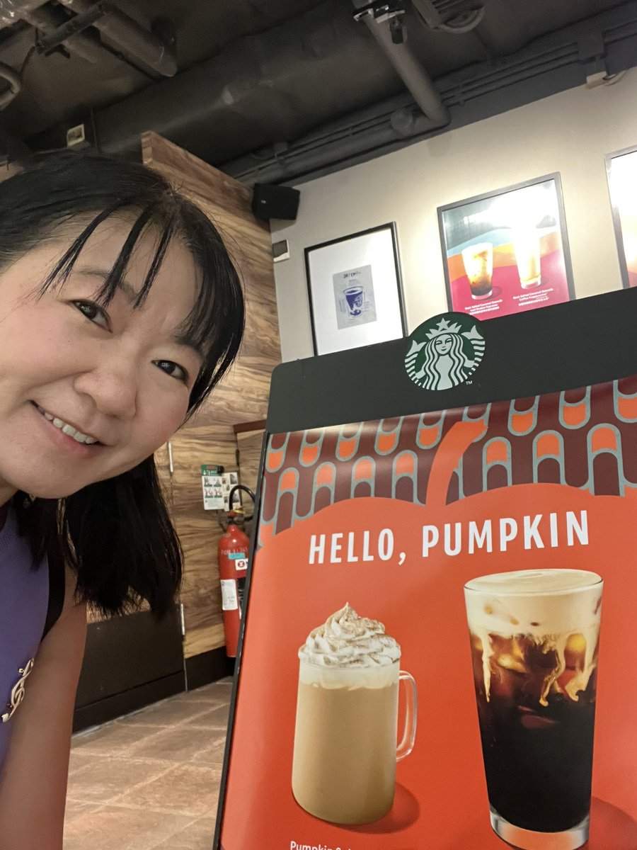 BttConsulting's tweet photo. LL was on her way to work.
#hellopumpkin https://t.co/rE8Km9J1X7