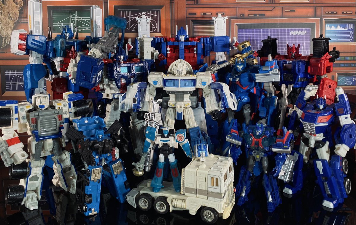 I’m a Ultra Magnus fan, what can I say?(CarRobots God Magnus isn’t pictured due to no space)
#Transformers #Maccadam #toyphotography #fypシ
