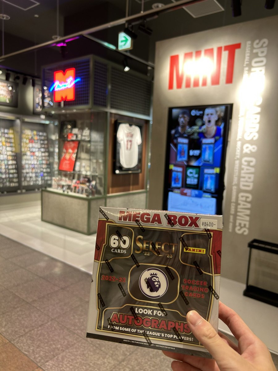 boogie_i_MCI's tweet image. 遅めの夏休みなのでオタ活に勤しむ
踏み入るのは危ないスポーツトレカの領域へ
店員さんシティズンやったし図々しくサッカーカードの説明聞いても丁寧に説明してくれて好きだった
#mintlabtokyo