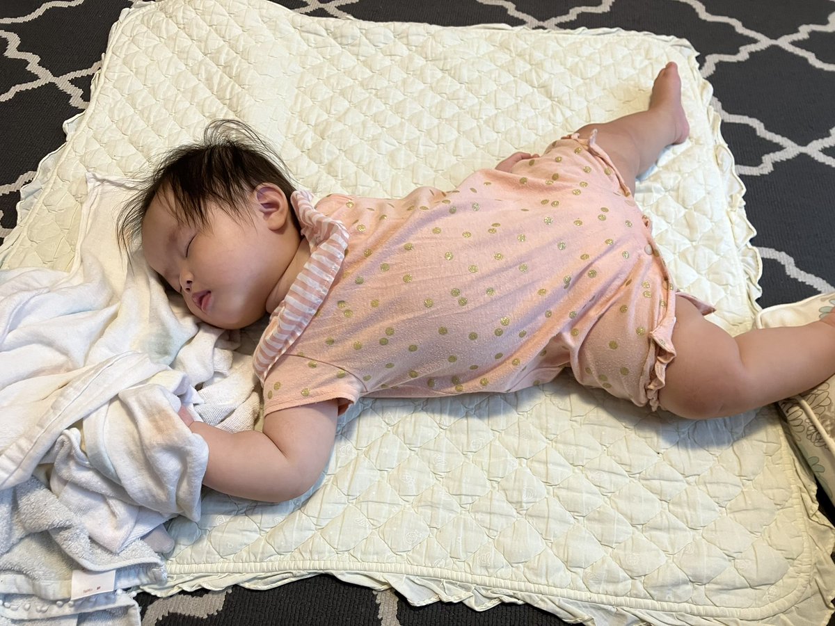 twtefutefu's tweet photo. 7ヶ月ベビ子が寝過ぎるー
昨日朝から外出してて午後も人が来てて全然昼寝できなかったからだろうけど。にしても寝過ぎー
おーーい https://t.co/3Wh4XGzDWS