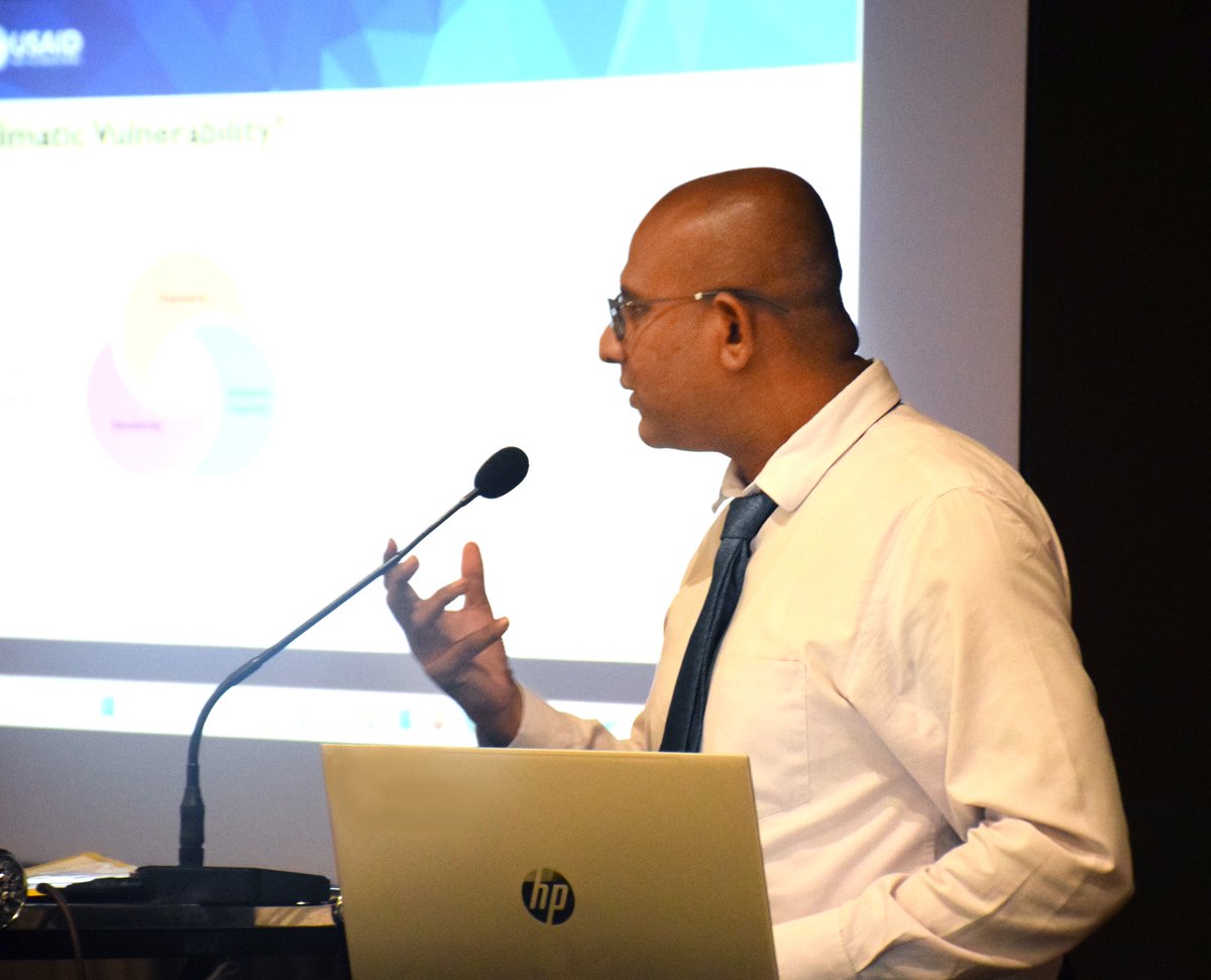 USAIDCAP's tweet photo. This week, the #ClimateChangeSecretariat of Sri Lanka/ Ministry of Environment; @UNDPSriLanka, and Janathakshan GTE Ltd invited our Project to make a presentation on the topic ‘Climate Change and Women in Agriculture to key government officials in Sri Lanka. https://t.co/obeVWJtLQL