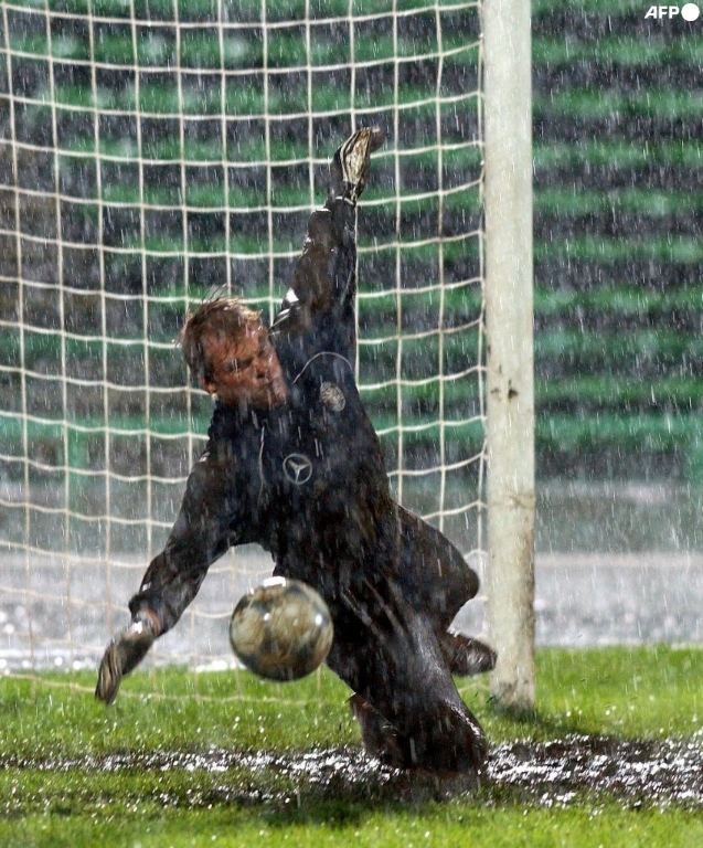 Nunca es un mal día para recordar al gran Oliver Rolf Kahn. Ganó todo lo doméstico con el Bayern Munich (varias veces), fue campeón de UEFA Champions League (siendo el MVP de la final), conquistó la Euro, alcanzó una final de Copa del Mundo (siendo Balón de Oro), la UEFA lo