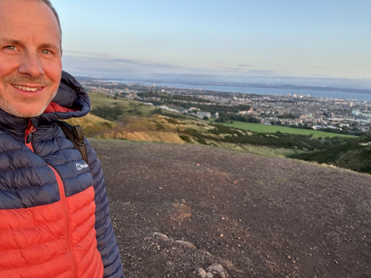 ncwrd's tweet image. The Essex contingent have earned their @SDinGov 10yrs celebration cakey atop Arthur’s Seat 😆🏴󠁧󠁢󠁳󠁣󠁴󠁿🪨🤘🏻

Happy birthday #sdingov 🎂