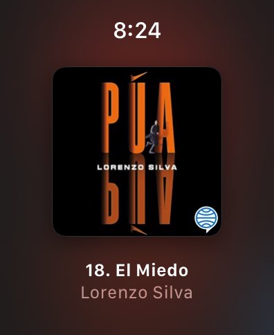 Ya era hora que en el Apple Watch al escuchar algo vieras la carátula. Sea música, un podcast o lo que sea. No está mal después de 10 versiones de watchOS.