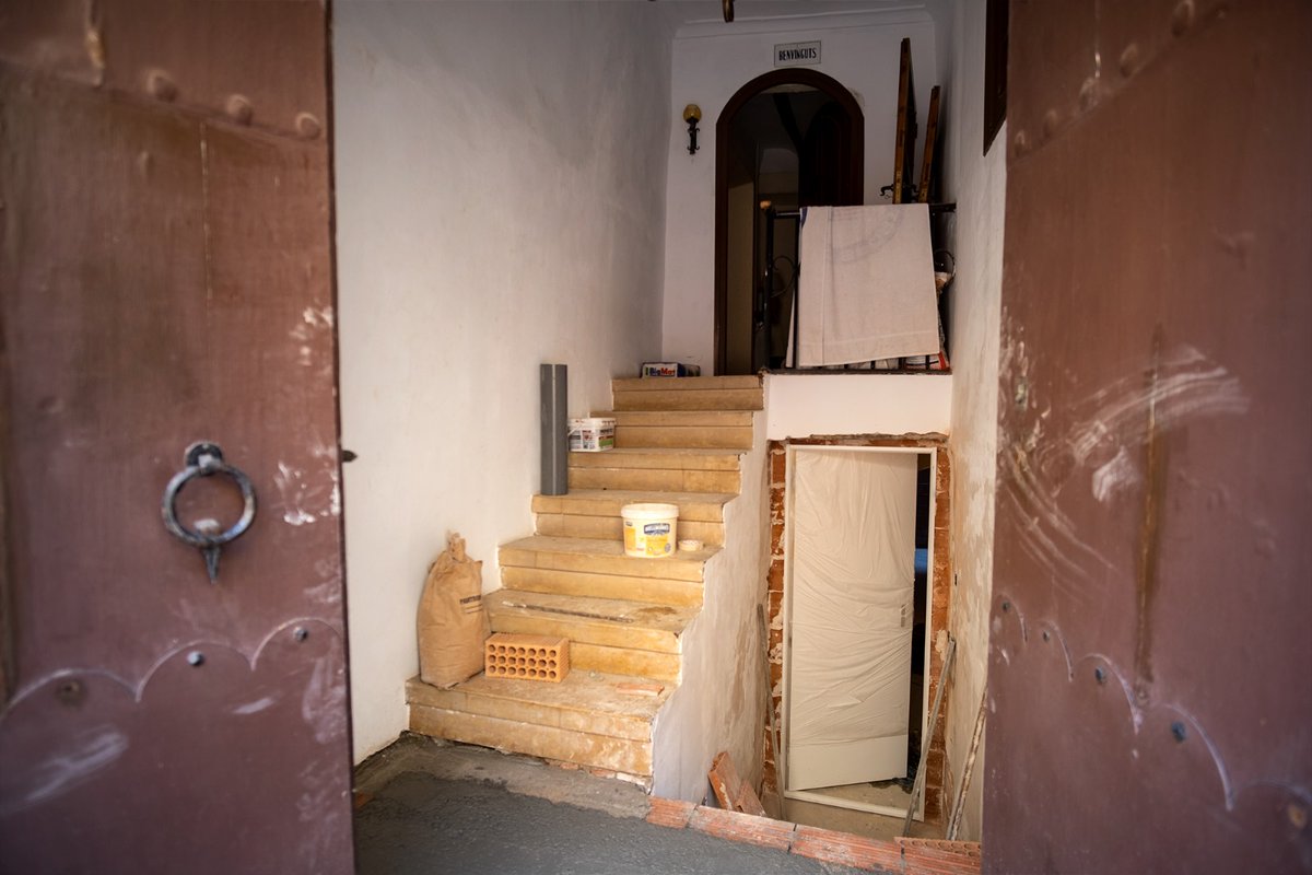 GrupClau's tweet photo. 🏗 @CBRConstruccio, de Grup Clau, ha començat la rehabilitació integral d'un local a Poboleda amb l'objectiu de canviar-ne l'ús per a desenvolupar-hi una activitat industrial alimentària.

#CBRConstruccions #GrupClau #reformes #reformesintegrals #obranova https://t.co/Slx0F3uL2i