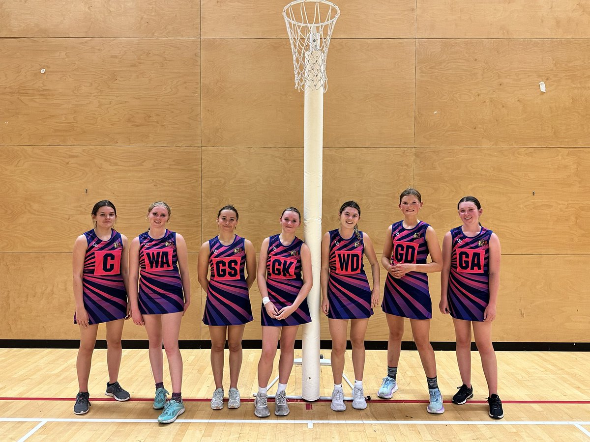 Eliz_CollSport's tweet image. Well done to the EC netball 1st team, a fantastic and fast paced game last night against an experienced Specsavers side. 

Congratulations to goal scorers Amélie, Olivia and Hannah. 🏐