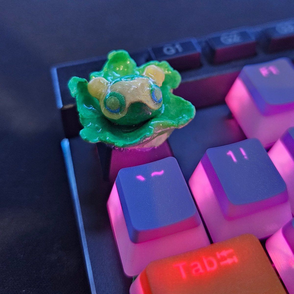 Curmhi's tweet photo. Gekko @VALORANT theme keyboard ๐คฉ but what if... we make each number section an agent ability ๐ถโ๐ซ๏ธ?
Wingman | Riot gun buddy - please? ๐ | Mosh
#VALORANTๅ้ #VALORANT #VALORANTใใฌใณใๅ้ #VALORANTChampions #ValorantArt #valorantsetup #VALORANTfanart #valorantclips #valo https://t.co/fdRK05eTcX