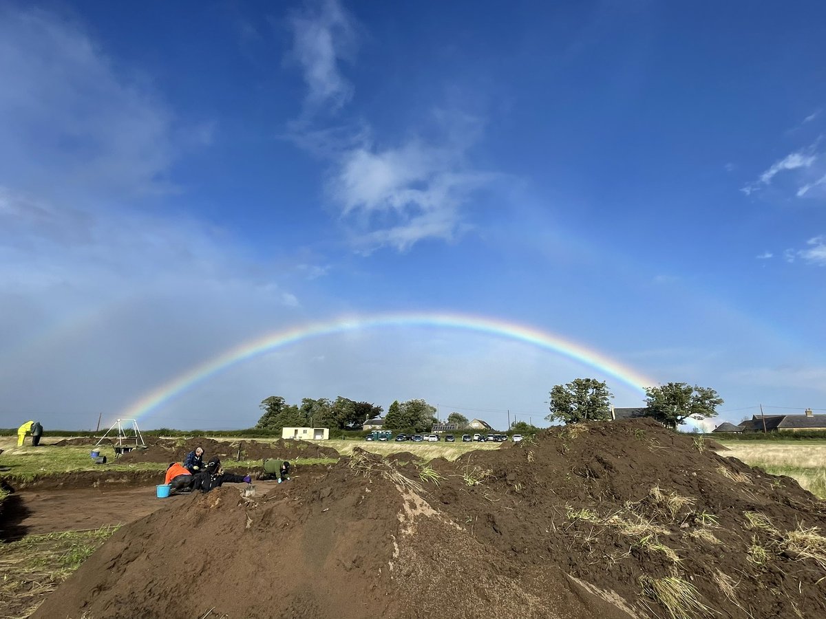 A challenging day on our #earlymedieval site. Torrential rain & ephemeral features in sand making life tricky. Sterling work by our volunteers was rewarded in the skies. #Archaeology