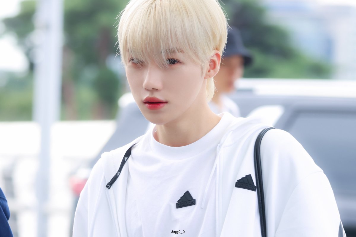 Angg0_0's tweet photo. 230921 ICN

우울할 때는.. 우웅한 레몬사탕이지..

#더보이즈 #뉴 #최찬희 
#THEBOYZ #TBZ #NEW https://t.co/Hgij7TxGKZ