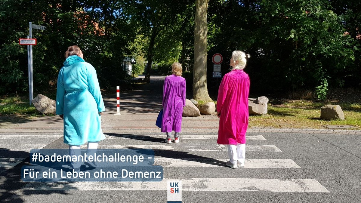 Für ein Leben ohne #Demenz setzen wir am heutigen #WeltAlzheimerTag mit der @DZNE_de ein Zeichen mit der #bademantelchallenge und machen auf die Situation der 1,8 Millionen an Alzheimer-Demenz erkrankten Menschen und ihre Familien aufmerksam.