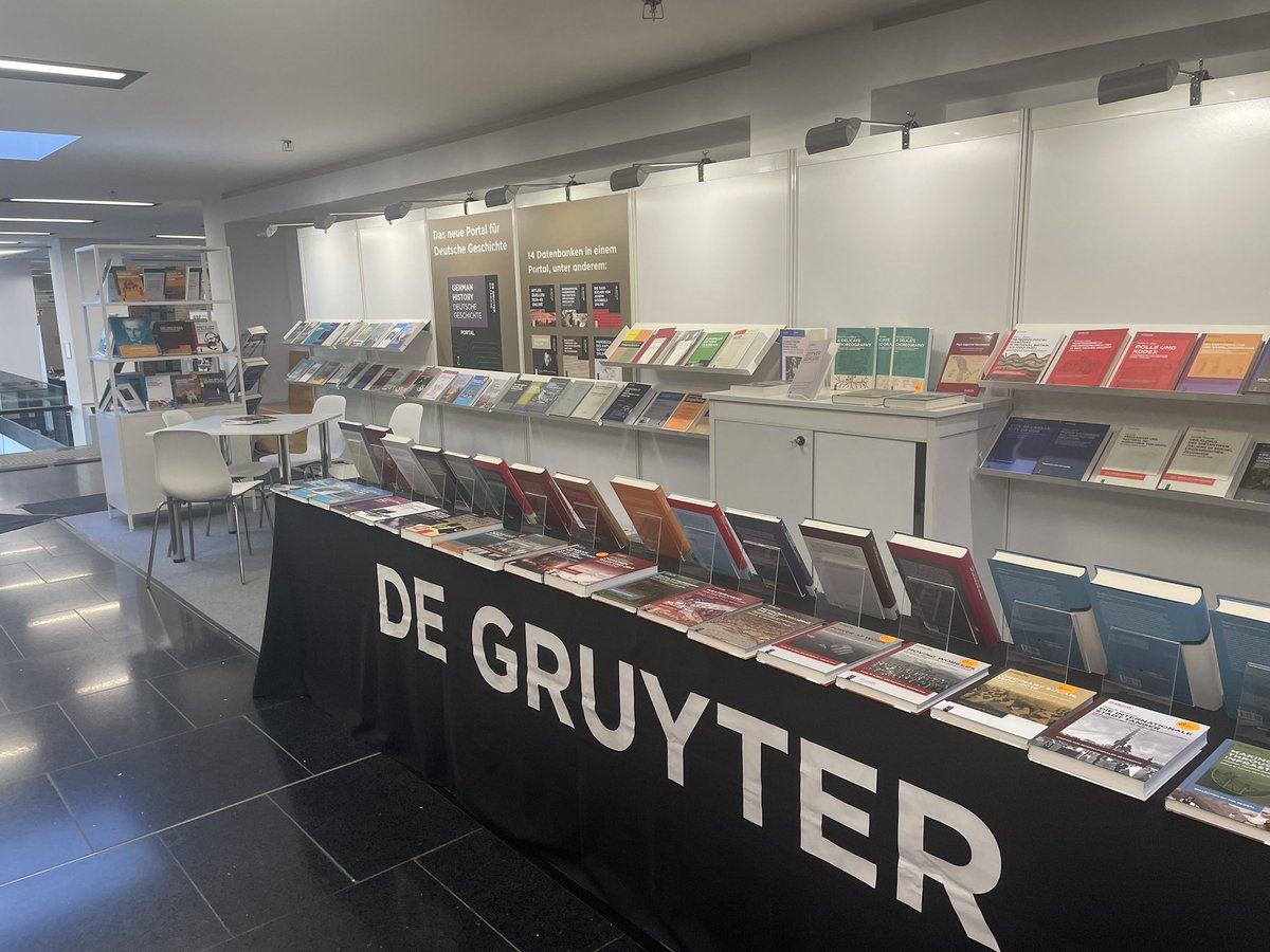 Guten Morgen! 

Wichtige Mitteilung: Ab heute Nachmittag verkaufen wir 😊 #historikertag2023 <a href="/historikertag/">Deutscher Historikertag</a>