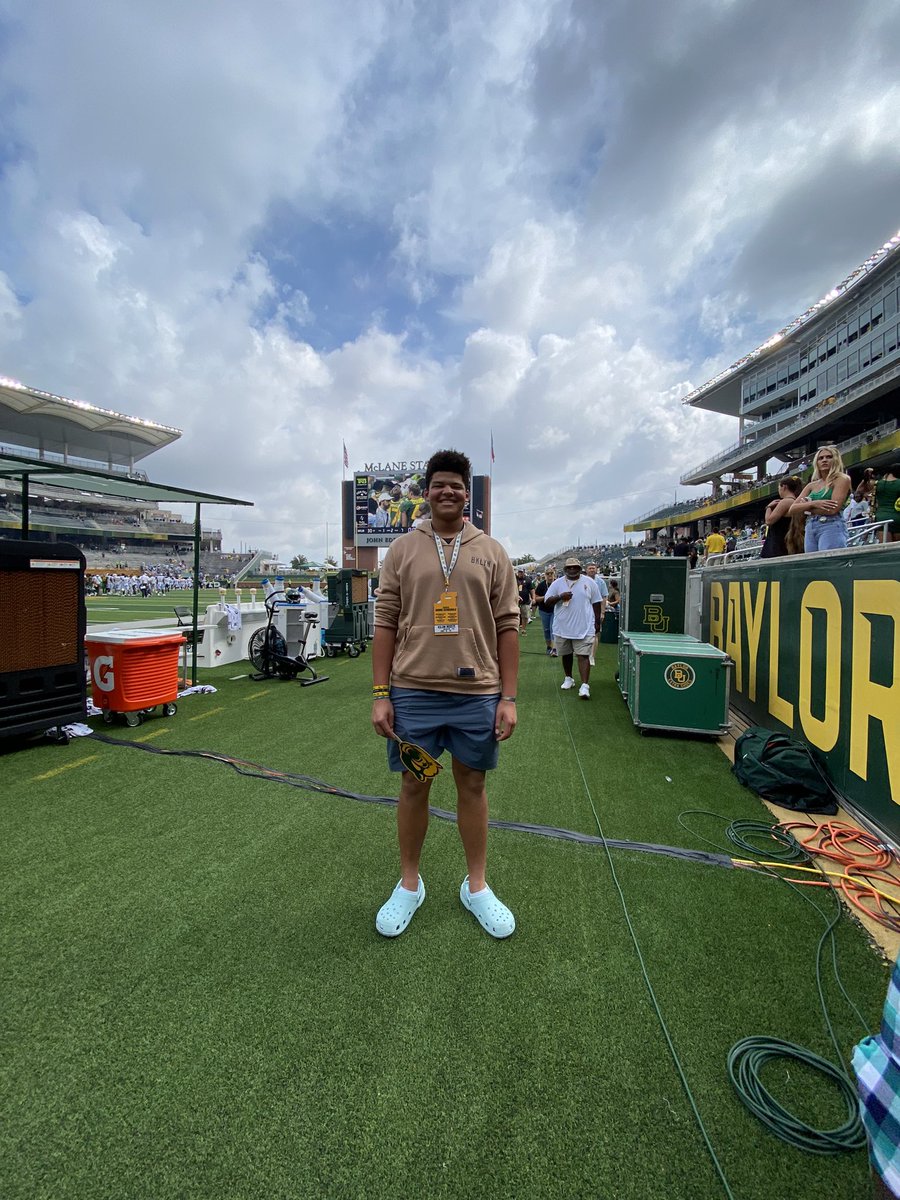 KilianRegiste's tweet photo. Thanks so much to @CoachMateos for having me out to the game this past weekend. I had an amazing time and am super grateful! #baylorfootball #sicembears https://t.co/PsV89hFWkW