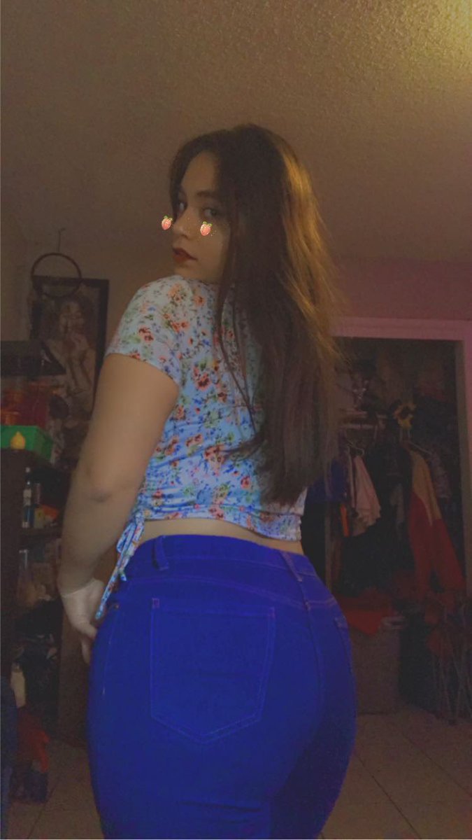 RBby23's tweet photo. Gonna be live tonight 🥰 come watch me 🤪 #fcklive #BimboGirls #nerd #Femboy #Folllow #camgirlِ #watch #gamergirl https://t.co/PXQsgTkHNJ