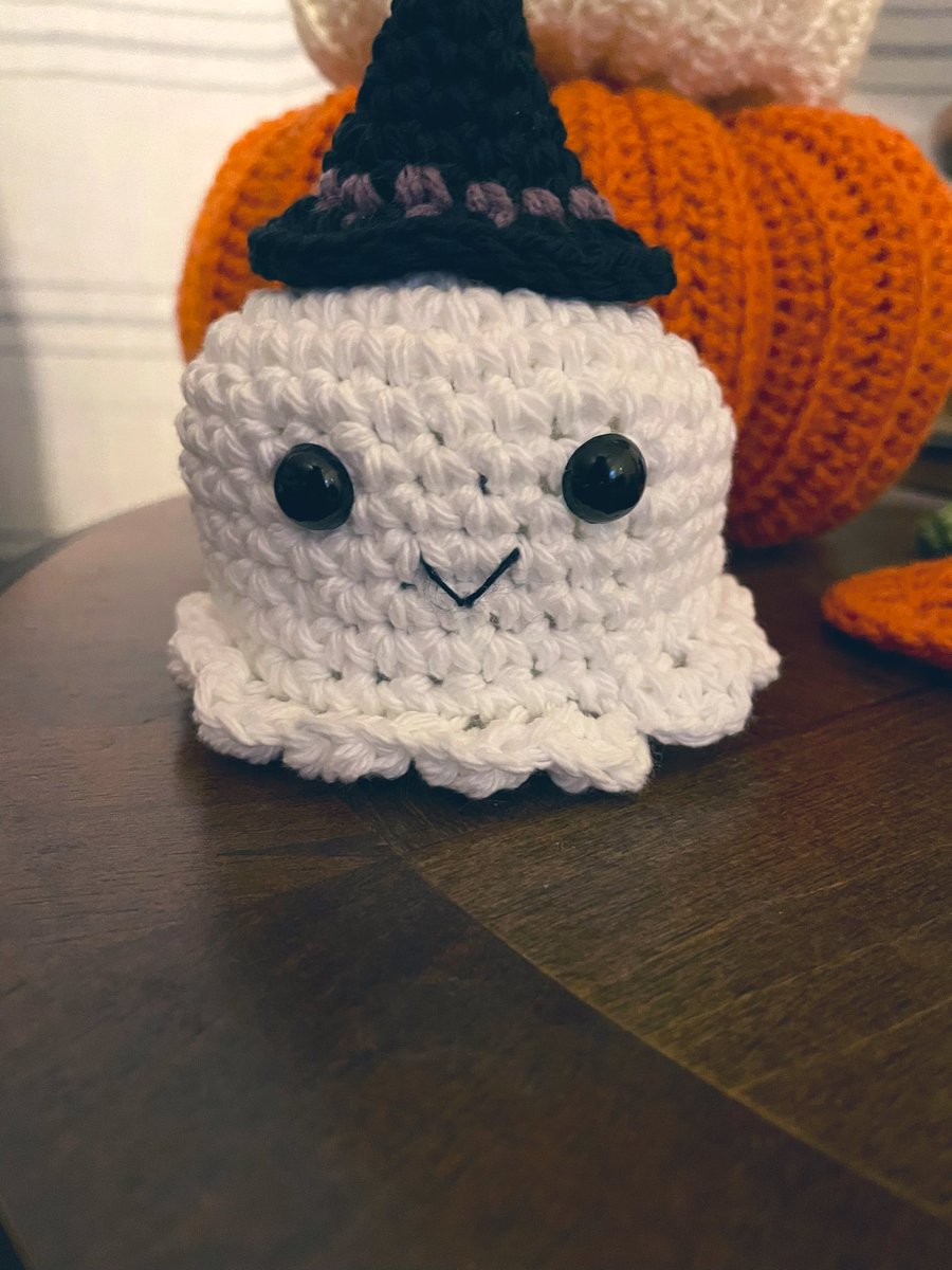 musicalmallorie's tweet photo. This ghost is my new favorite thing https://t.co/g17cSp9TvJ