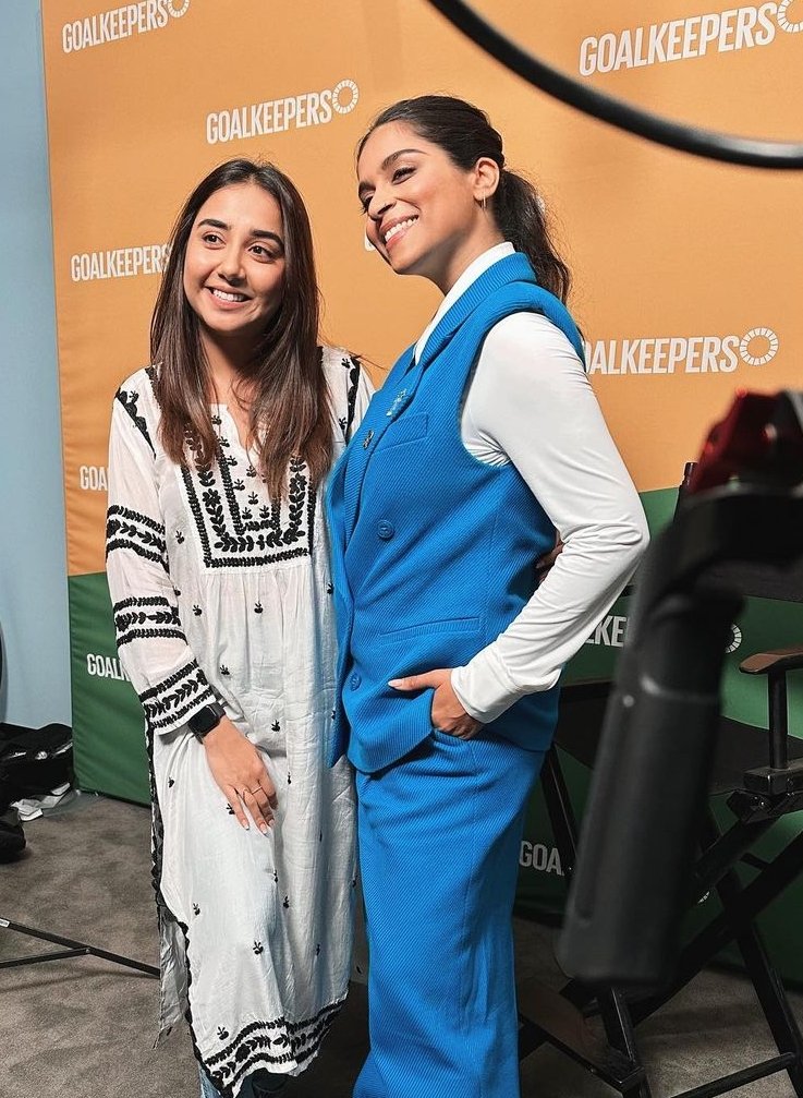 When two stars align! 🌟 @iamMostlySane and @Lilly at the Gates Foundation Goalkeepers event. 🌎✨ 

Image courtesy: Prajakta Koli

#MostlySane #PrajaktaKoli #LillySingh #WhosThat360