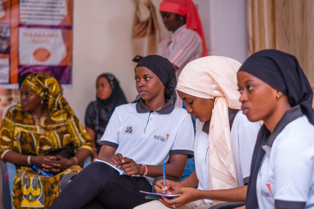 ADAMAsleader's tweet photo. Dans le cadre des activités du CCA les clubs de jeunes filles ont organisé le 20et 21 septembre leur rencontre départementale rassemblant plus de 20/ filles et des parents.
Des panels sur les VBG et le leadership ont illustré ce 20.
@WorldVisionSN 
@UNFPA 
@unicefsenegal 
@PpjSn https://t.co/y1EjooYWDS