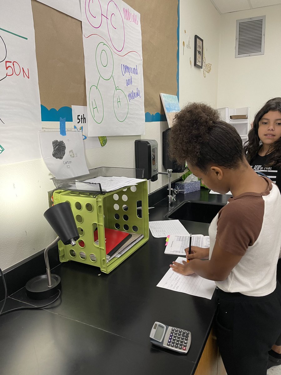 SJMSTigerPride's tweet image. Is it an element or compound? Students are deciding if these everyday substances are elements or compounds and counting how many atoms are present. #CoolScience