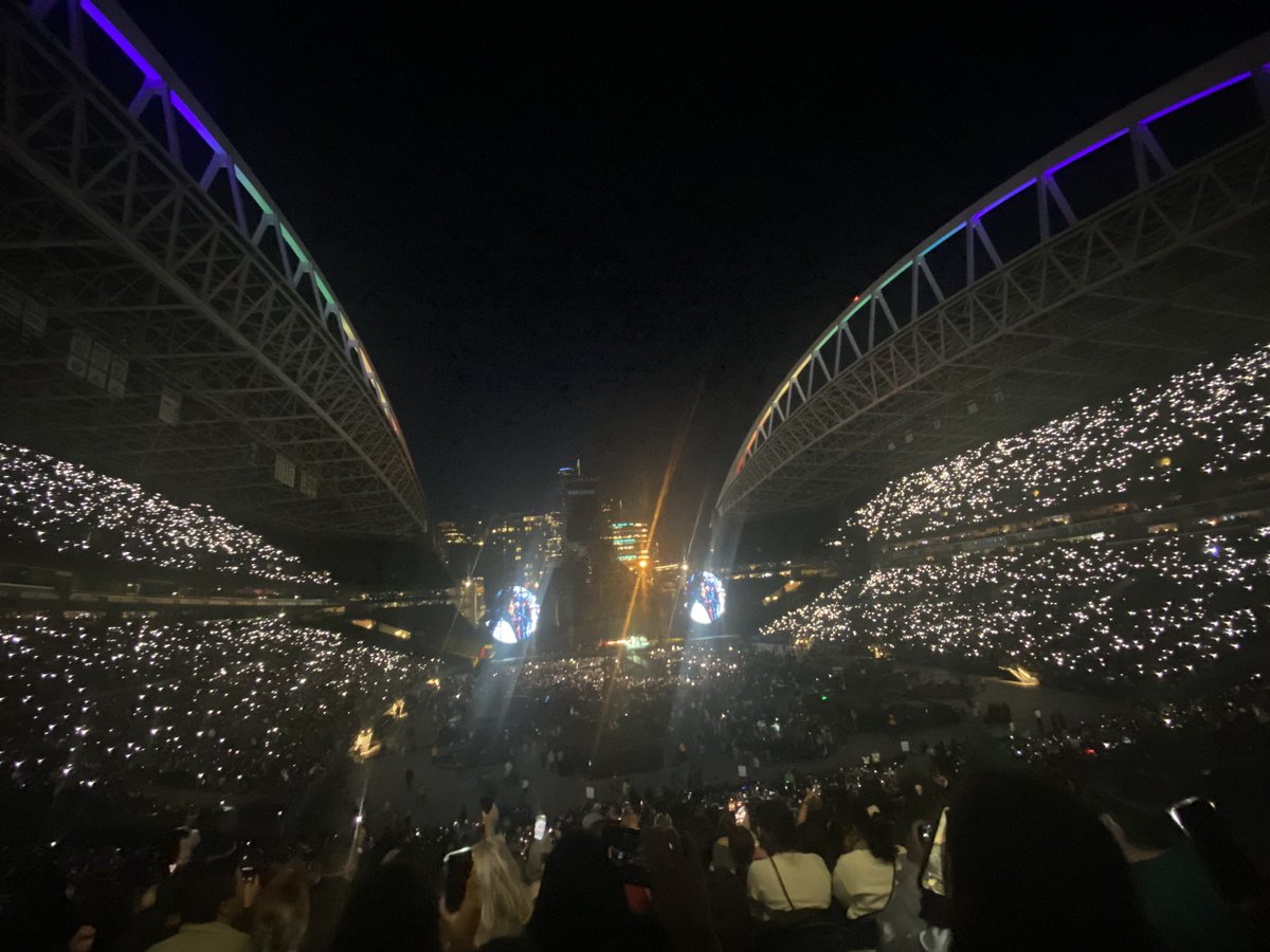 SeahawkScreamer's tweet image. #coldplayseattle #allthefeels