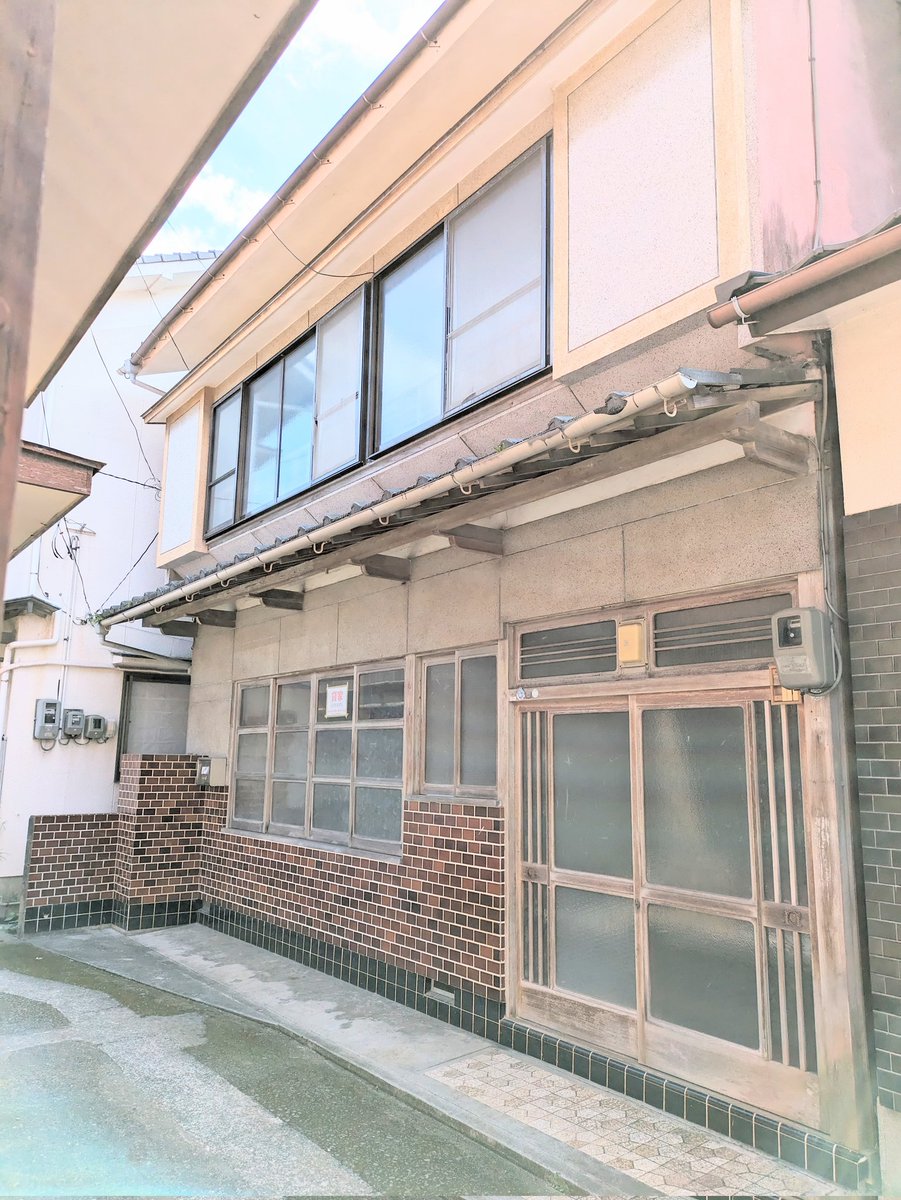 cndnaotoy's tweet photo. 愛媛県伊予市下灘にある古家でシェアハウスやらん？ひとりで住んでもいいし。

DIYとか好きにして。 https://t.co/Cw45lZshXq