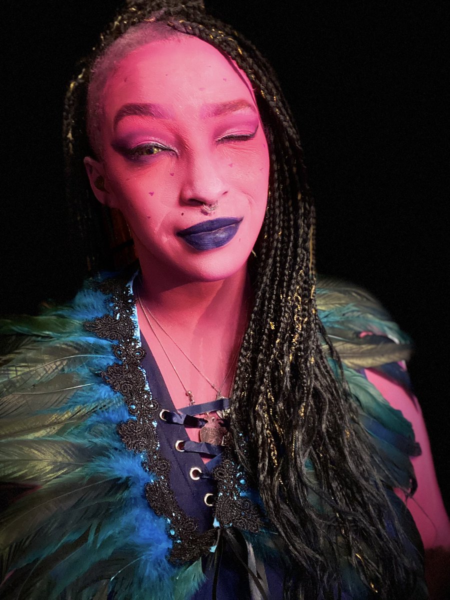 atrocitykitsch's tweet image. “Ser Disdemona Morgane of the Wayward Pool of the ancient forest of Thither in the Feywild domain of Prismeer.”

(Or, the @Roll4Luck Masquerade)