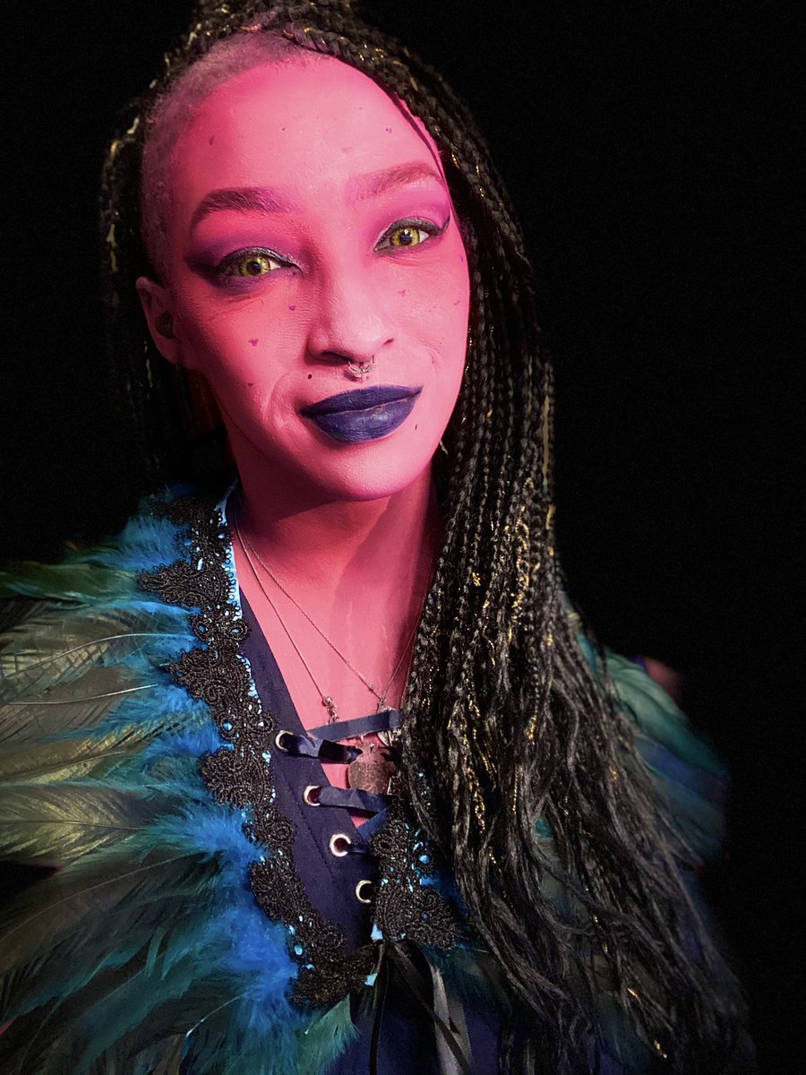 atrocitykitsch's tweet image. “Ser Disdemona Morgane of the Wayward Pool of the ancient forest of Thither in the Feywild domain of Prismeer.”

(Or, the @Roll4Luck Masquerade)