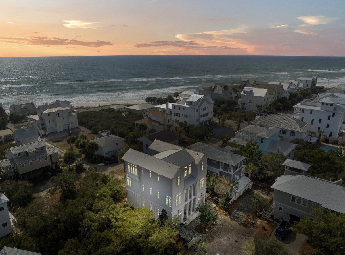ViewHouses's tweet photo. My dream gulf front view deck in Rosemary Beach, Florida https://t.co/cWrP2WW1Wi