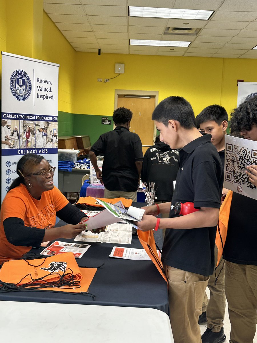 RJDaley_Academy's tweet photo. 19 schools that our scholars were exposed to! One of the best high school fairs!!! #WeAreDaley🐎 https://t.co/tRYWWY7QaP