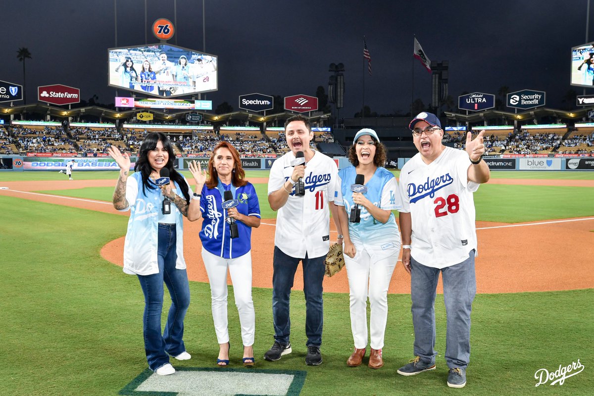 Dodgers's tweet photo. It’s Guatemalan Heritage Night at Dodger Stadium. 🇬🇹 https://t.co/ALXci41vMa