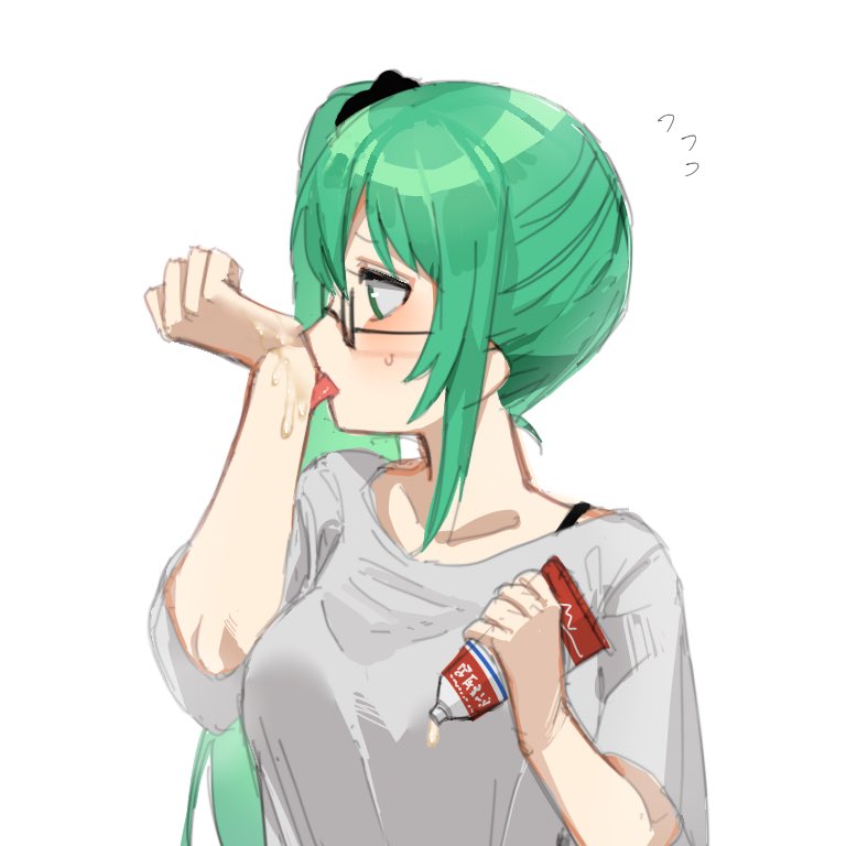 M7lka's tweet photo. > 手についた練乳をあわてて舐めとる神楽すずさん（お題箱） #odaibako_M7lka https://t.co/rQ6ljrvrjb https://t.co/5VRJWXOo4p