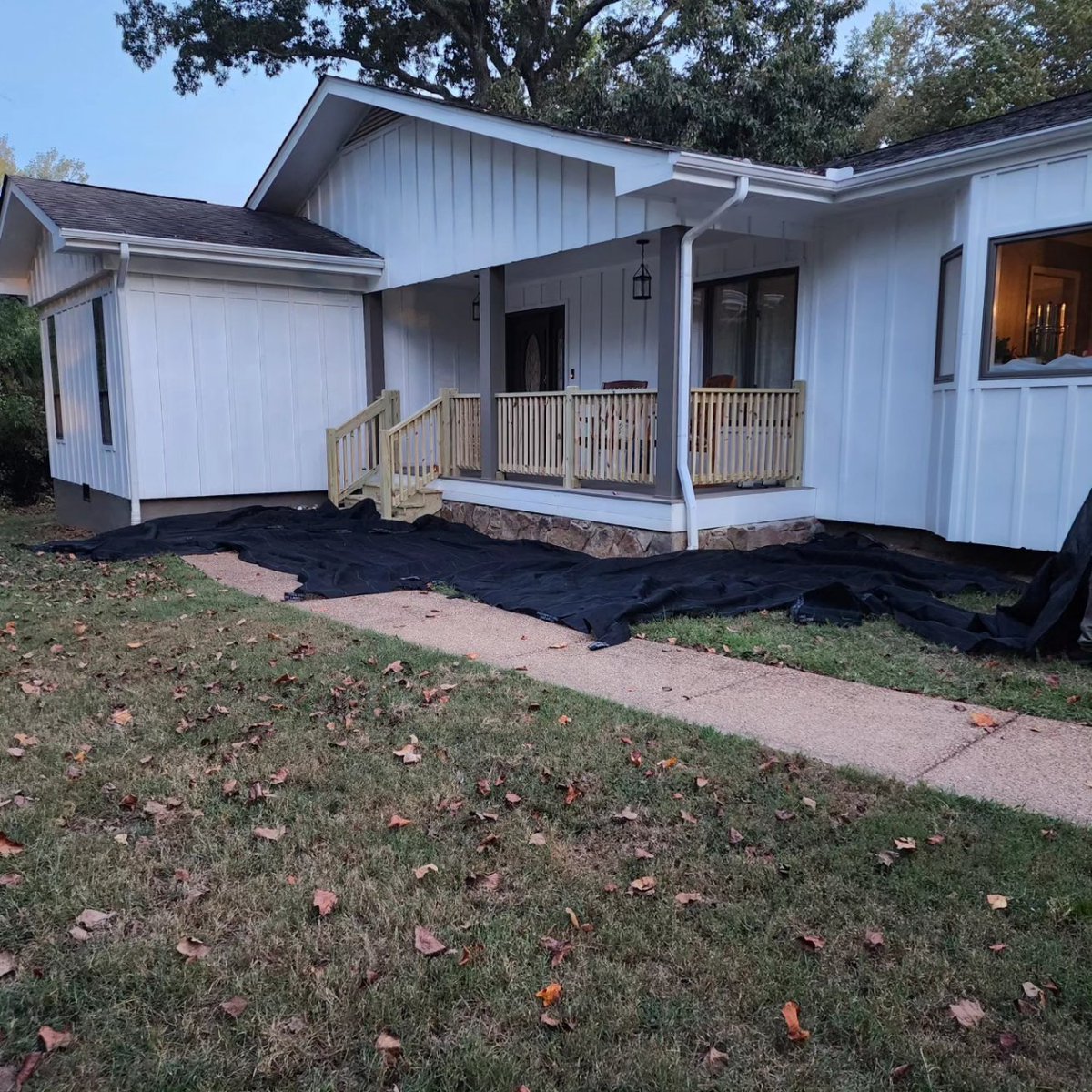 theroofnurse's tweet image. Atlas Roofing - Shingles Pinnacle Pristine on the ground + Roof Nurse onsite setting up The Catch-All can only mean one thing. Another beautiful roof replacement starting in the morning!

#roofing 
#roofingcontractor 
#atlasroofing 
#asphaltlife 
#TheCatchAll