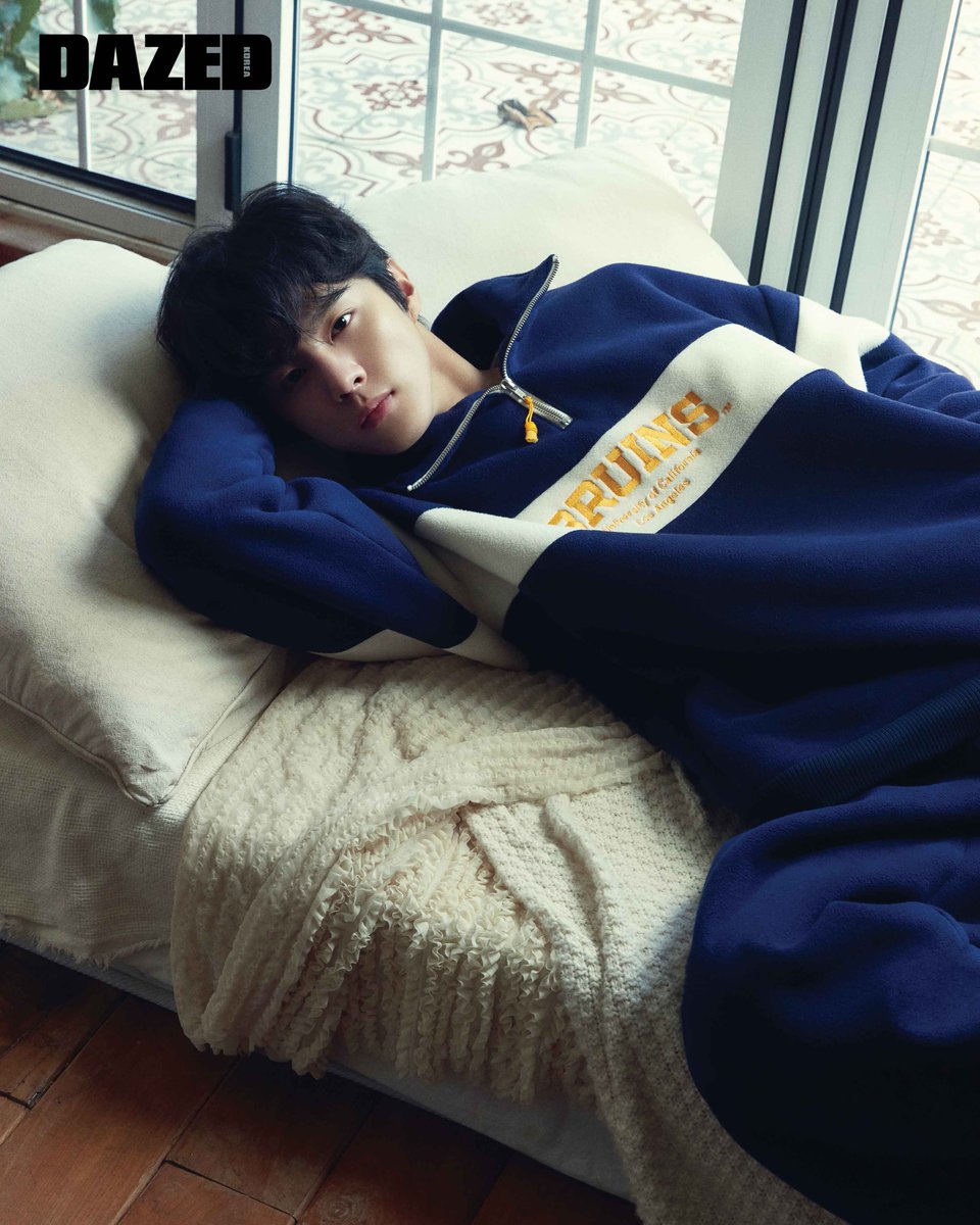 DazedKorea's tweet photo. HOMEGROUND #협찬

UCLA와 눈을 뜬 김우석의 일요일 아침.

#김우석 #KimWooseok #유씨엘에이 #UCLA

더 많은 화보와 기사는 <데이즈드> 10월호에서 만나볼 수 있습니다. Check out more of our editorials and articles in <DAZED> KOREA October print issue. https://t.co/89cwXpJ199
