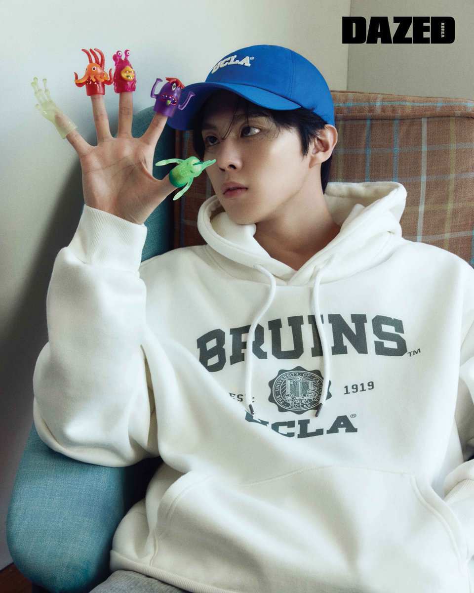 DazedKorea's tweet photo. HOMEGROUND #협찬

UCLA와 눈을 뜬 김우석의 일요일 아침.

#김우석 #KimWooseok #유씨엘에이 #UCLA

더 많은 화보와 기사는 <데이즈드> 10월호에서 만나볼 수 있습니다. Check out more of our editorials and articles in <DAZED> KOREA October print issue. https://t.co/89cwXpJ199