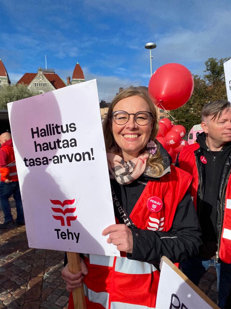 GmReetta's tweet photo. Olin eilen mukana ilmaisemassa mielipidettäni hallituksen toimista
#tehy #hallitus #eikäy #mielenosoitus2023 #hoitotyö #hoitajapula #palkkakuoppa
#oikeudet https://t.co/OELJi2fEkJ
