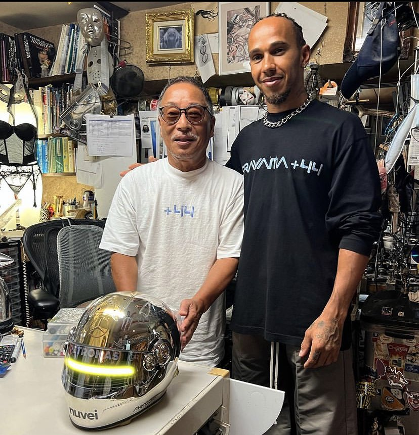 FormulaDirecta's tweet photo. 🚨 Lewis Hamilton presenta su casco especial para Suzuka.

#F1 #JapaneseGP 🇯🇵 https://t.co/HNNcjKlnfJ