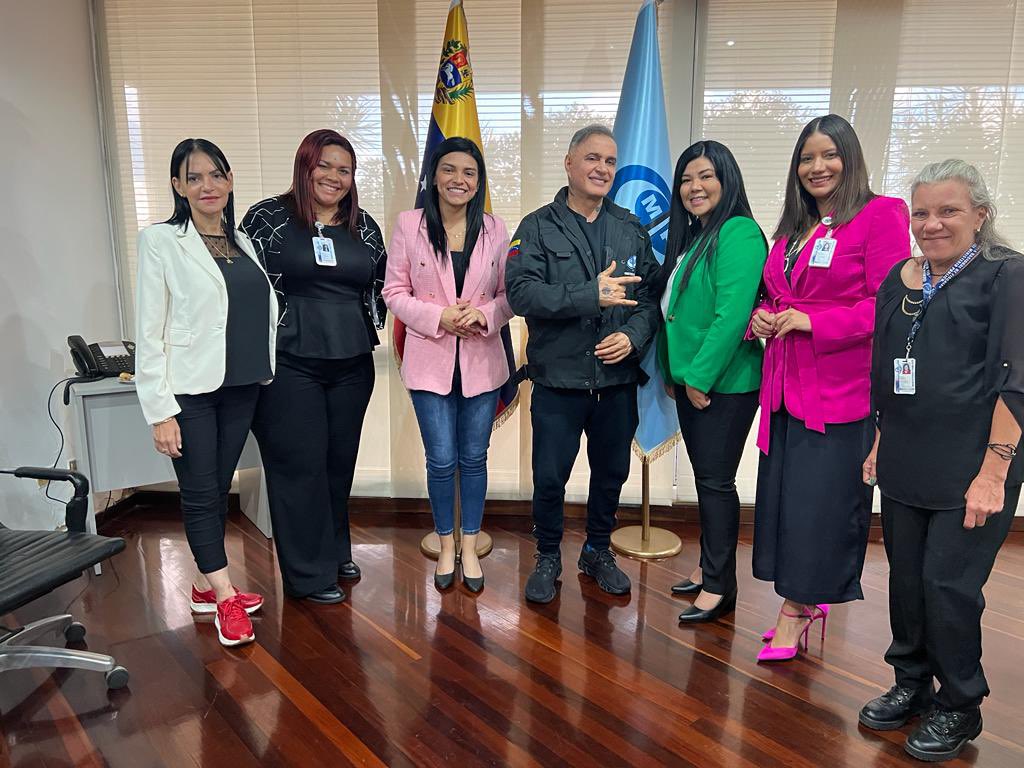 TarekWiliamSaab's tweet photo. #TRABAJO…  hemos firmado  una alianza con la 
Alcaldía del Municipio Simón Bolívar, para crear  la primera Sala de Atención a las Víctimas de Delitos Sexuales en Anz: La Escuela Nac de Fiscales será el encargado de la #formación y #acreditación de los expertos en la materia. https://t.co/GtK3Rc88Lr